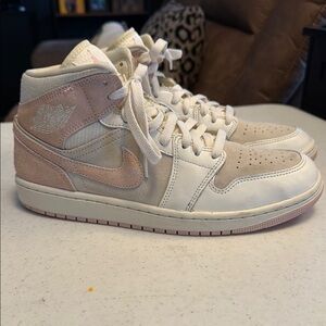 Nike Air Jordan 1 mid se “coconut milk/sail/legend pink color way.